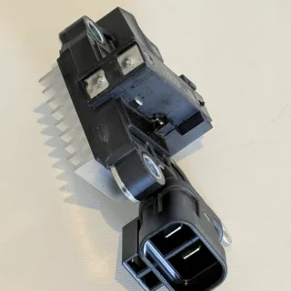 Regulator napięcia 12V